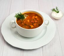 Мясная солянка со сметаной