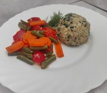 Паровая котлета из курицы с овощами