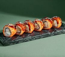 Ролл с креветками, сыром и икрой масаго