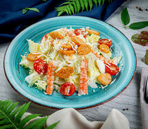 Салат Цезарь с креветками