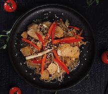 Фунчоза со свининой в соусе терияки