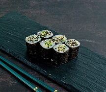 Ролл с огурцом