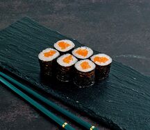 Ролл с лососем
