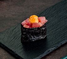 Спайси-суши с тунцом