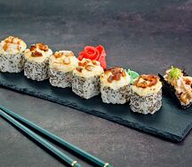 Теплый унаги и спайси суши с угрем