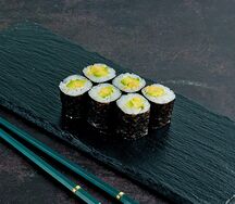 Ролл с авокадо