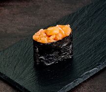 Спайси суши лососем