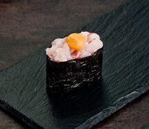 Спайси-суши с окунем