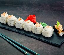 Теплый Эби и спайси суши с креветкой