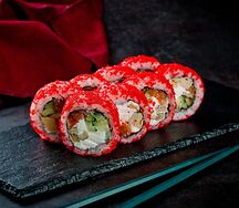 Калифорния с лососем и авокадо