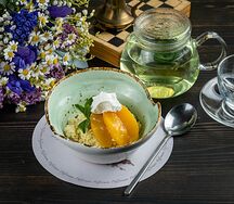 Каша пшенная с персиками