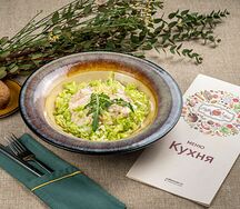 Теплый салат с куриной грудкой и ветчиной