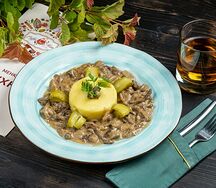 Бефстроганов с грибами и картофельным пюре