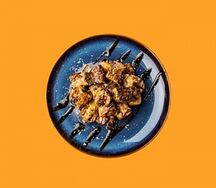 Бананы на мангале с топпингом