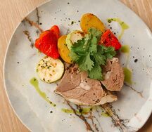Томленая баранина с овощами и пряным бульоном
