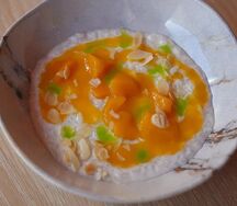 Рисовая каша на кокосовом молоке с манго и лаймовым курдом