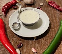 Сметанный соус с чесноком