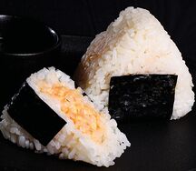 Онигири с креветкой