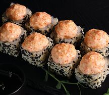 Запечённый ролл Калифорния в кунжуте