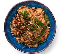 Чесночный рис с курицей
