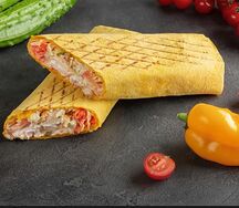 Шаурма с курицей в сырном лаваше маленькая