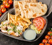Шаурма с курицей в тарелочке