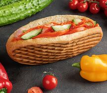 Хот-дог с говяжьей сосиской в булочке