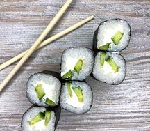 Классический ролл с сыром и огурцом