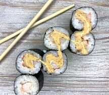 Классический ролл с креветкой