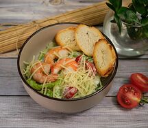 Салат Цезарь с креветкой