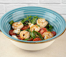 Салат с креветкой и черри