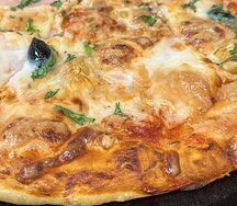 Пицца с ветчиной и грибами