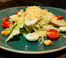 Салат Цезарь с курицей