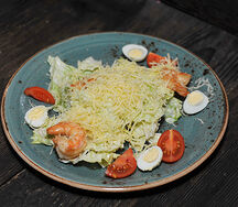 Салат Цезарь с креветками