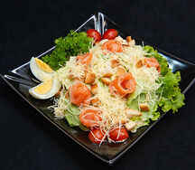 Салат Цезарь с семгой