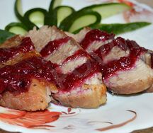 Свинина в клюквенном соусе