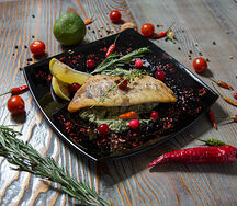 Судак жареный на подушке из шпината