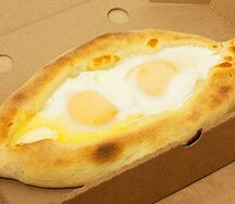 Хачапури по-аджарски с двумя яйцами