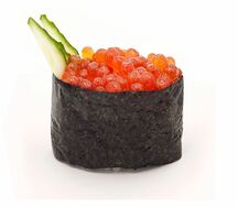 Суши с икрой лосося