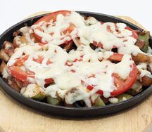 Горячая сковородка с телятиной