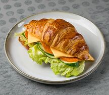 Круассан с пепперони