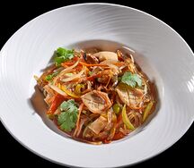 Японская стеклянная лапша харусаме с кальмаром и мидиями