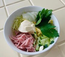 Салат с ветчиной и сыром