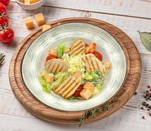 Салат Цезарь с курицей