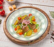 Салат тёплый с говядиной