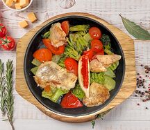 Филе морского окуня с овощами
