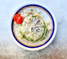 Паста с курицей и грибами
