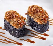 Гункан с запеченным угрем