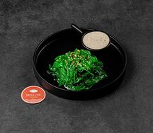 Салат Чука с ореховым соусом