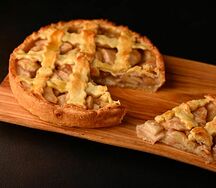 Пирог с яблоками и корицей